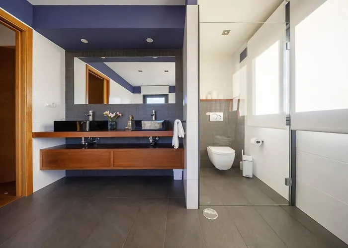 Casa De Ensueno En El Castro De Y Centrica By Prishomes *